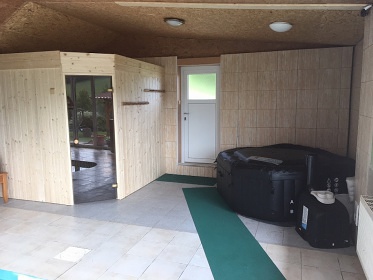 Chalupa Slavkov - bazén - sauna - vířivka