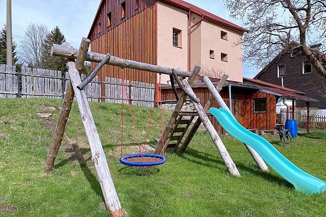 Kru�nohorsk� chalupa se zahradou - Horn� Blatn�