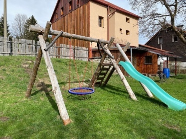 Kru�nohorsk� chalupa se zahradou - Horn� Blatn�