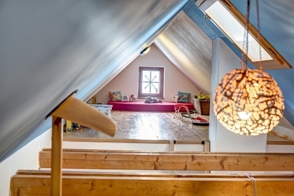 Chalupa pro děti - sauna a koupací sud - hrad Pecka