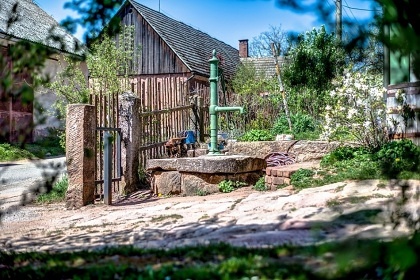 Chalupa pro děti - sauna a koupací sud - hrad Pecka