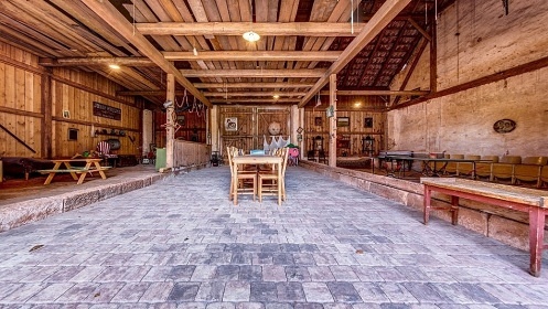 Chalupa pro děti - sauna a koupací sud - hrad Pecka