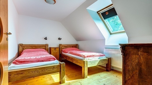 Chalupa pro děti - sauna a koupací sud - hrad Pecka