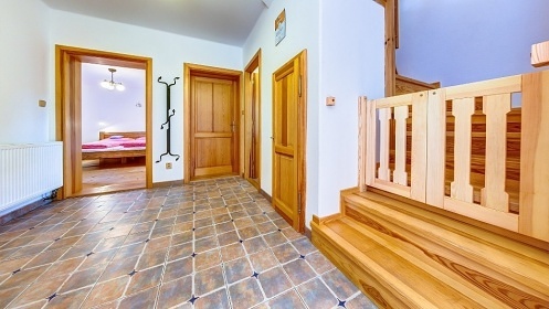 Chalupa pro děti - sauna a koupací sud - hrad Pecka