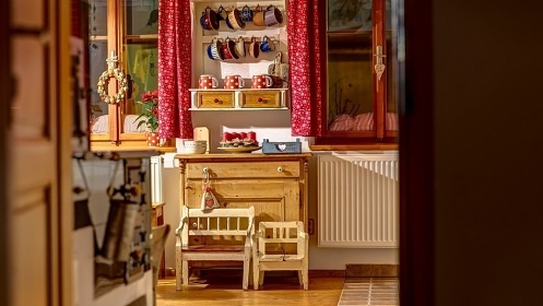 Chalupa pro děti - sauna a koupací sud - hrad Pecka