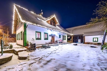 Chalupa pro děti - sauna a koupací sud - hrad Pecka