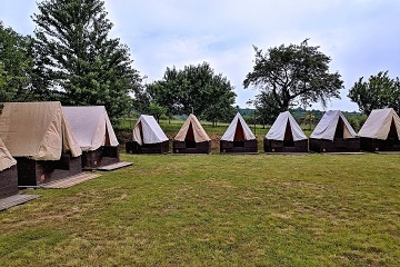 Chata a stany - Ch�ibsk� lesy - hrad Buchlov