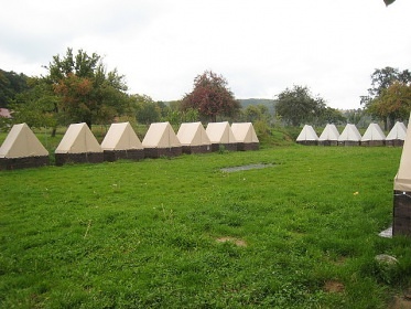 Chata a stany - Ch�ibsk� lesy - hrad Buchlov