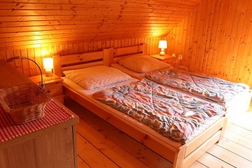 Rouben� chalupa s baz�nem Krkono�e - �ern� hora