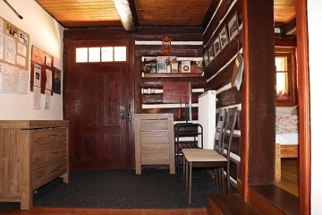 Rouben� chalupa s baz�nem Krkono�e - �ern� hora