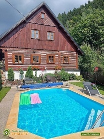 Rouben� chalupa s baz�nem Krkono�e - �ern� hora