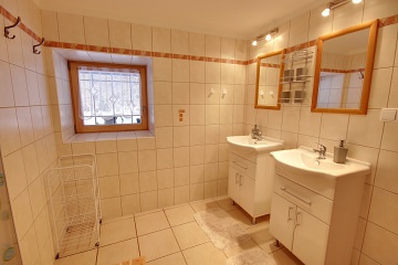 Rouben� chalupa s baz�nem Krkono�e - �ern� hora