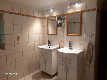 Roubenka s baz�nem - �ern� hora - Jansk� L�zn�