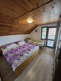 Chata Blan�k s baz�nem - z�mek Konopi�t�