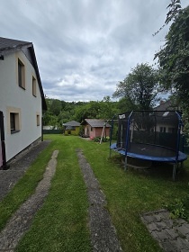 Chata Blan�k s baz�nem - z�mek Konopi�t�