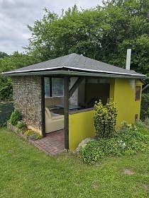 Chata Blan�k s baz�nem - z�mek Konopi�t�