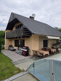 Chata Blan�k s baz�nem - z�mek Konopi�t�