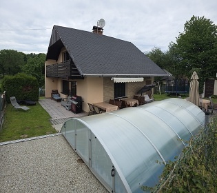 Chata Blan�k s baz�nem - z�mek Konopi�t�