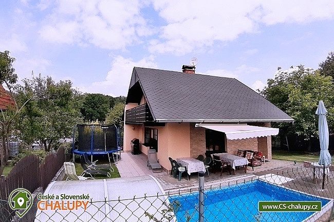 Chata Blan�k s baz�nem - z�mek Konopi�t�