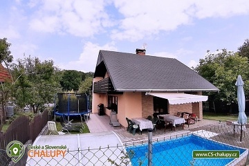 Chata Blan�k s baz�nem - z�mek Konopi�t�