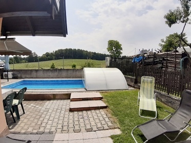 Chata Blan�k s baz�nem - z�mek Konopi�t�