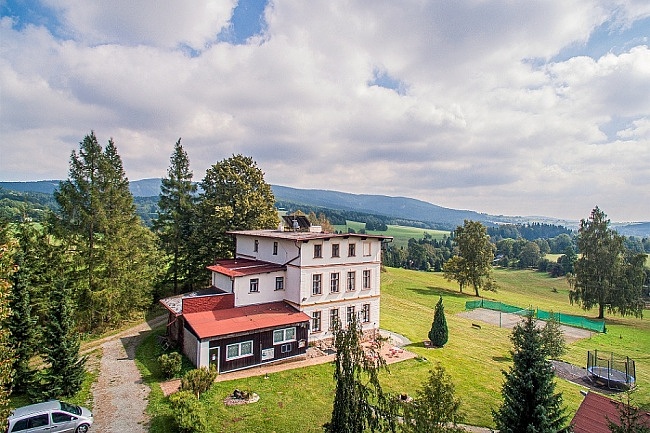 Penzion s vhledem na panorma Orlickch hor