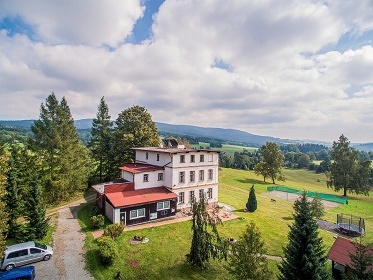 Penzion s vhledem na panorma Orlickch hor