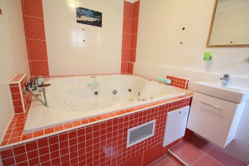 Wellness chalupa a bazn - hrad Lipnice nad Szavou