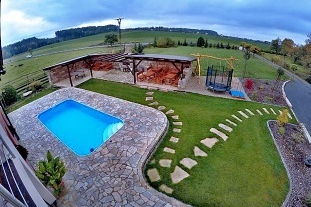 Chalupa s baz�nem - �esk� r�j - L�zn� B�lohrad