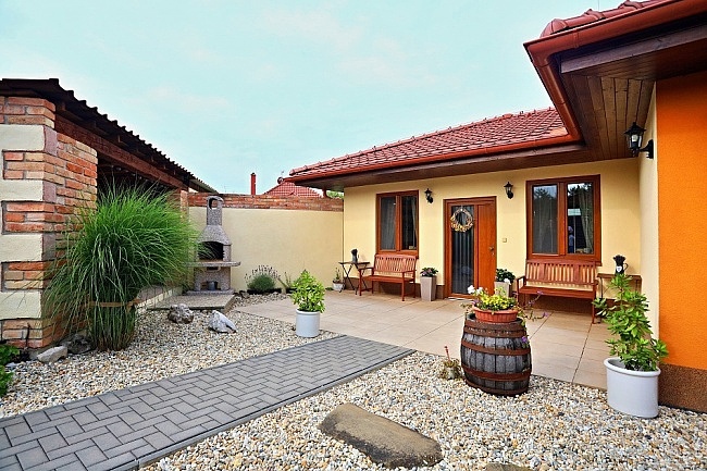 Chalupa a Vinn� sklep - Lednicko-valtick� are�l