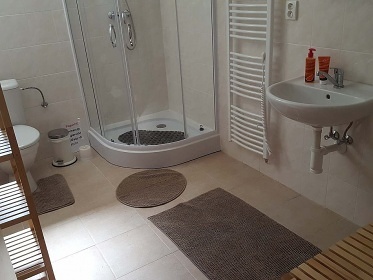 Chata u Slapsk� p�ehrady - z�mek Konopi�t�