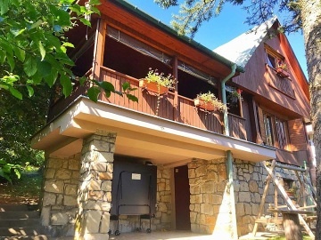 Chata u p�ehrady Sov�n - Ch�iby - hrad Buchlov