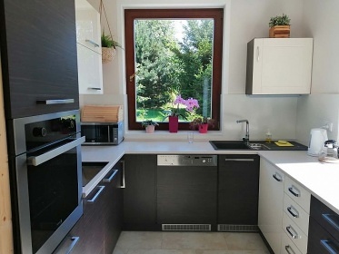 Chalupa s baz�nem �esk� r�j - Kloko�sk� sk�ly