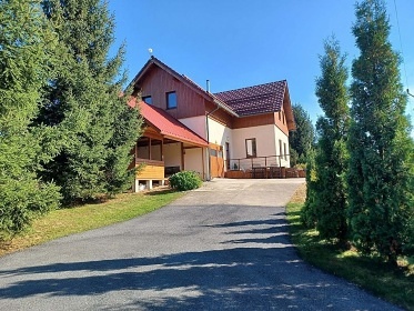 Chalupa s baz�nem �esk� r�j - Kloko�sk� sk�ly