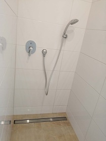 Chalupa s baz�nem �esk� r�j - Kloko�sk� sk�ly