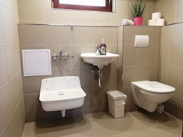 Chalupa s baz�nem �esk� r�j - Kloko�sk� sk�ly