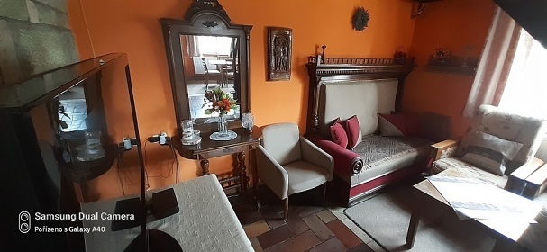 Roubenka vnit�n� baz�n a sauna - Zdobnice