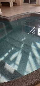 Roubenka vnit�n� baz�n a sauna - Zdobnice