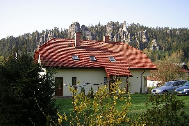 Chalupa u skaln�ho m�sta - CHKO Broumovsko