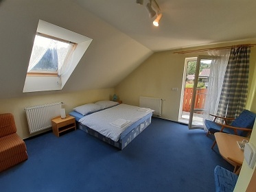 Chalupa u skaln�ho m�sta - CHKO Broumovsko