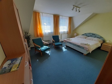 Chalupa u skaln�ho m�sta - CHKO Broumovsko