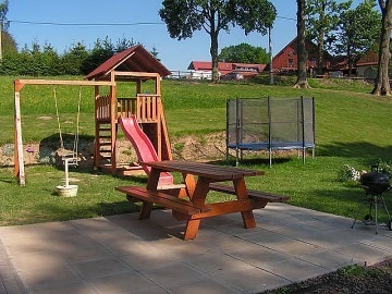 Rodinn� chalupa - vnit�n� vyh��van� baz�n - Zdobnice