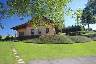 Rodinn� chalupa - vnit�n� vyh��van� baz�n - Zdobnice