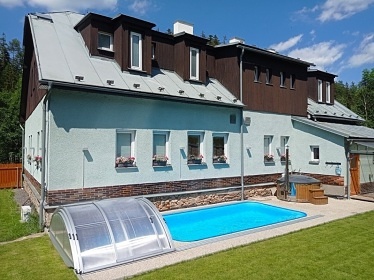 Chalupa s baz�nem - Such� Vrch - Bukov� Hora