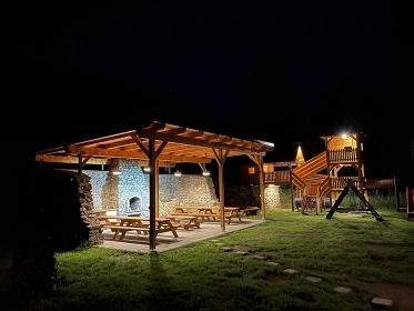 Chalupa s baz�nem - Such� Vrch - Bukov� Hora