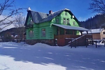 Chalupa s baz�nem - �ern� hora - Krkono�e