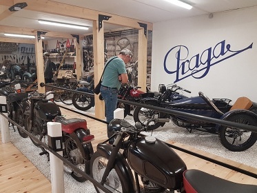 Chalupa s baz�nem - Hruboskalsko - �esk� r�j