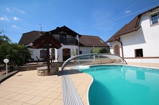 Chalupa s baz�nem - ��slav - Kutn� Hora