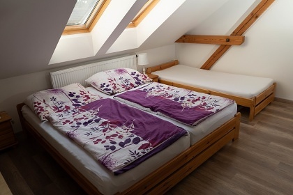 Chalupa s baz�nem - ��slav - Kutn� Hora