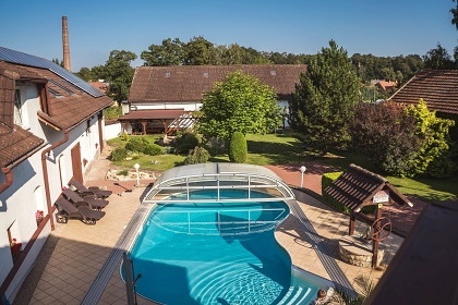 Chalupa s baz�nem - ��slav - Kutn� Hora